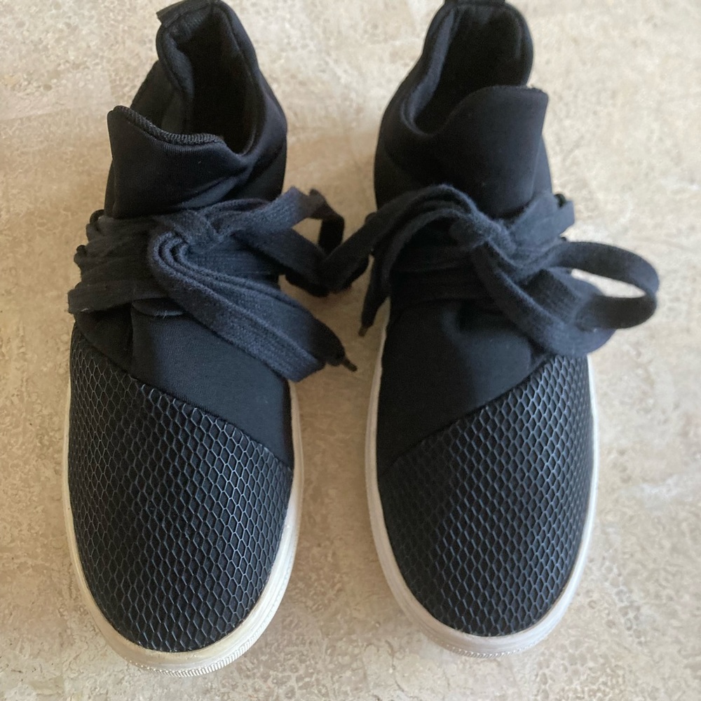 Steve Madden LANCER sneakers size 5.